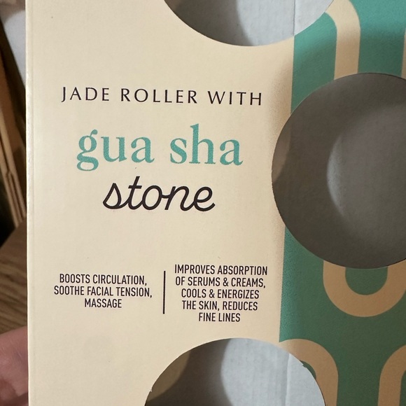 Jade roller with stone - Picture 3 of 5